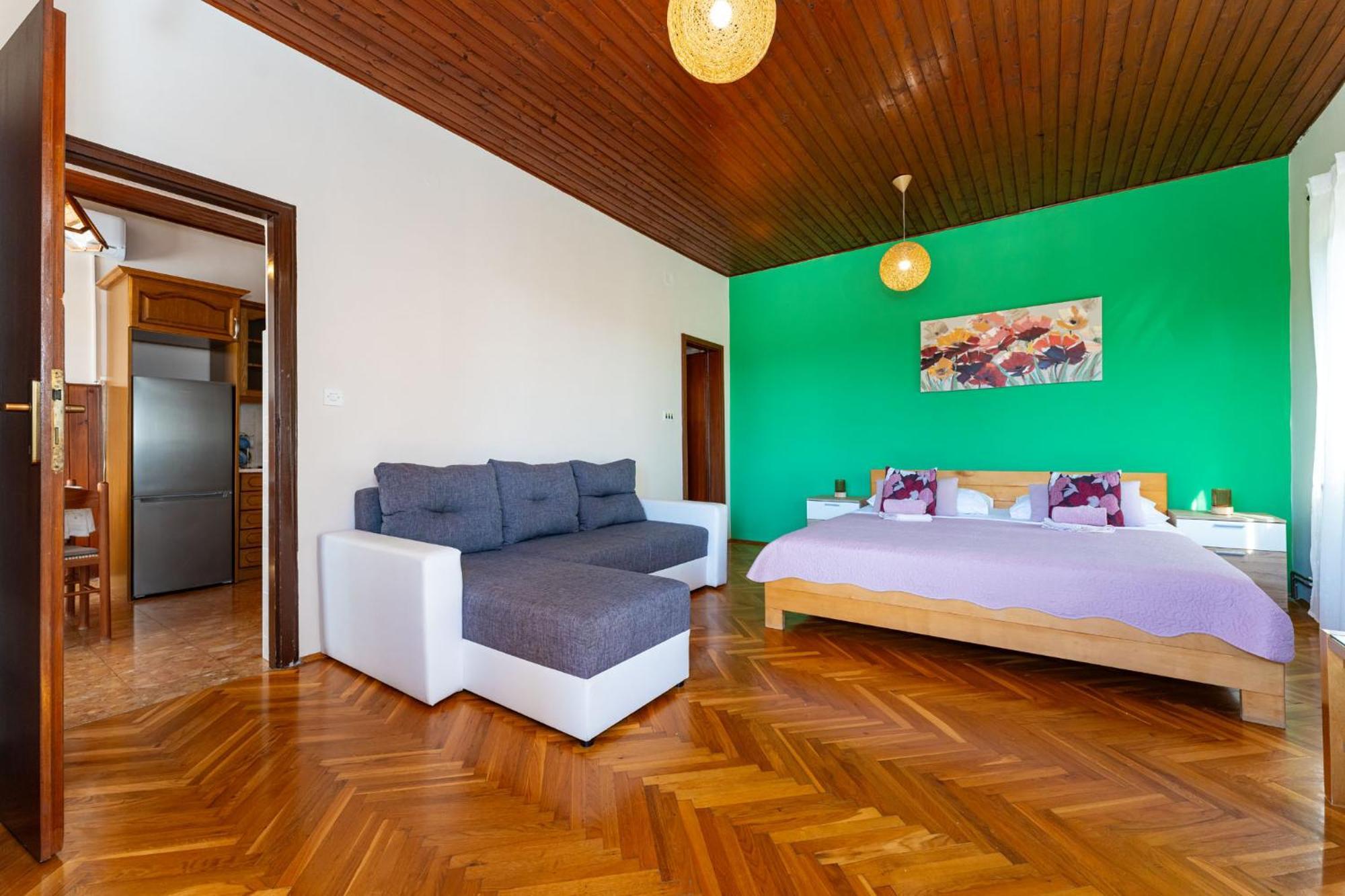 Apartments Adriana 스타리그라드 파클레니차 객실 사진