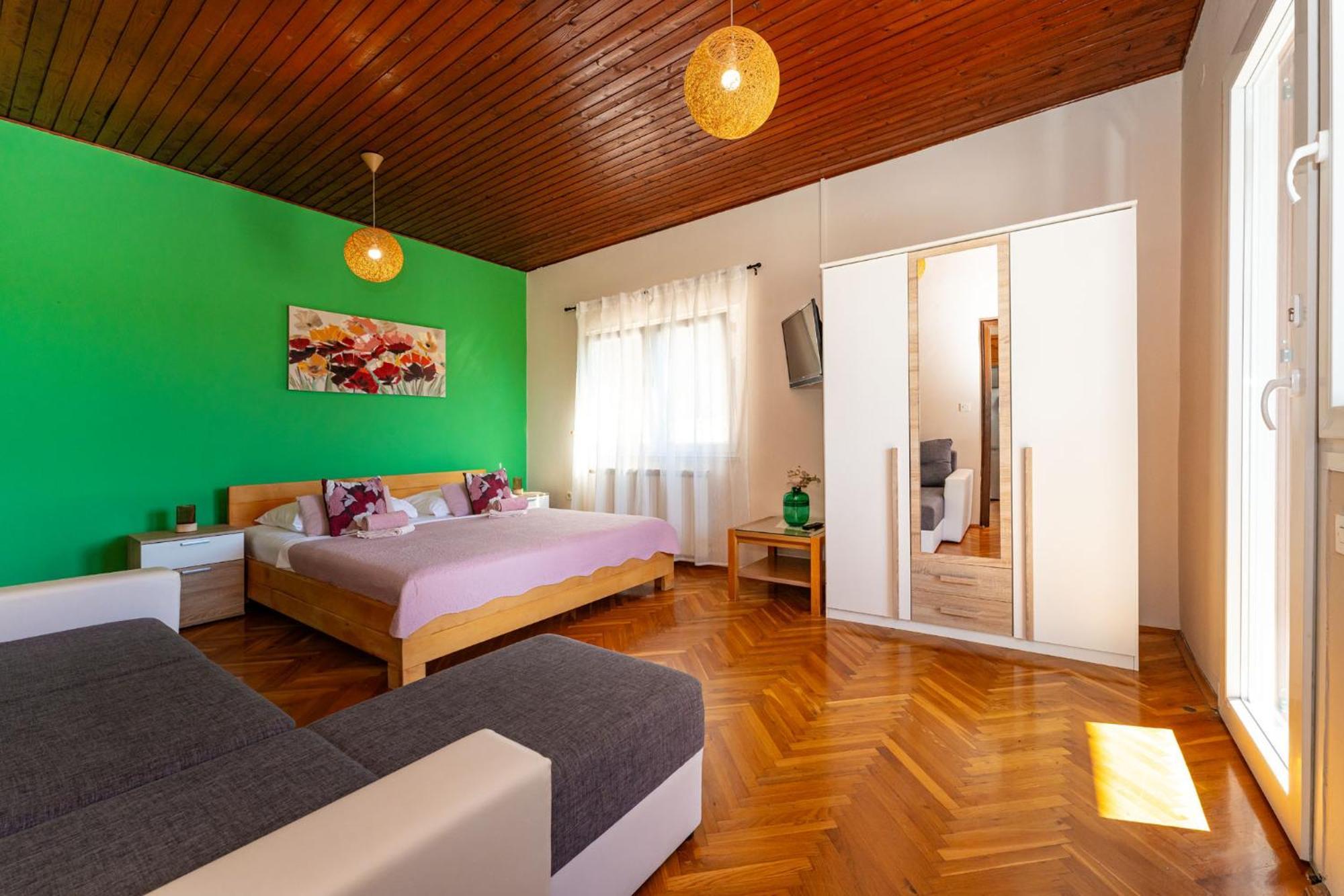 Apartments Adriana 스타리그라드 파클레니차 외부 사진
